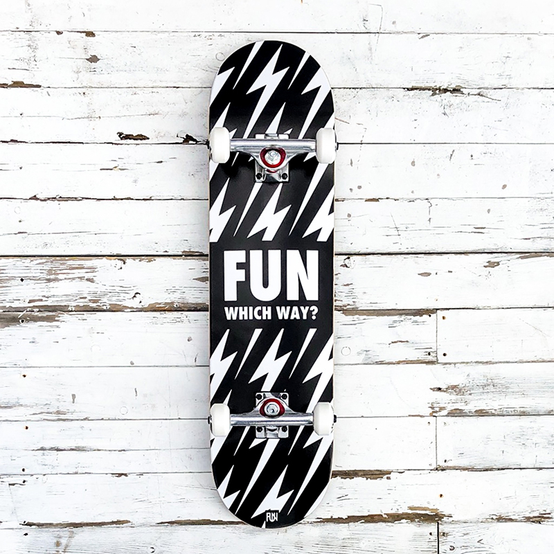 FUN naughty SLASH スケートボード コンプリート 8.0×31.65【完成品】